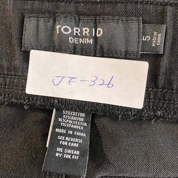 Torrid Lean Jean Crop Black Cotton Blend NWT Women's 5X   Description  Size: 5X - Picture 2 of 10